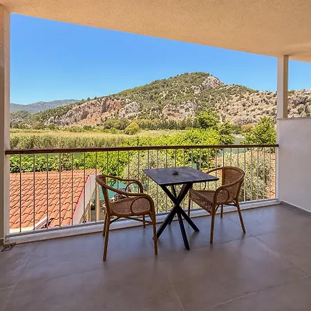 Aktas Butik Bed and Breakfast Μούγκλα